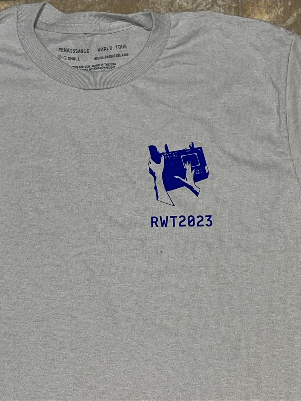Beyoncé Light Gray Short Sleeve Tee Blue RWT2023 concert shirt - Picture 2 of 7